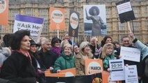 Cientos de personas marchan en Londres en favor de los derechos de la mujer