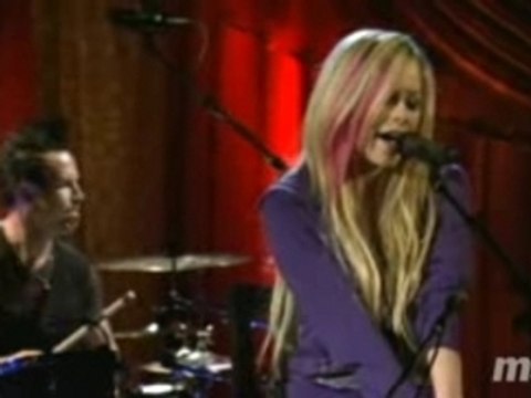 Avril Lavigne - Girlfriend (live at roxy theatre 10/2007)