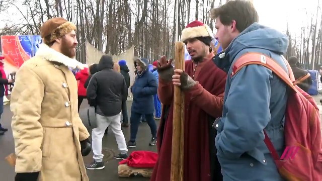 Массовке не заплатили на митинге за Путина. Репортаж из Лужников