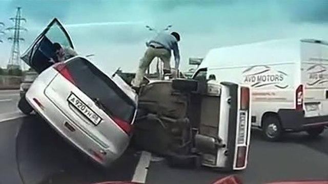 40 Examples of Dangerous Overtaking - Really Stupid Drivers !!!