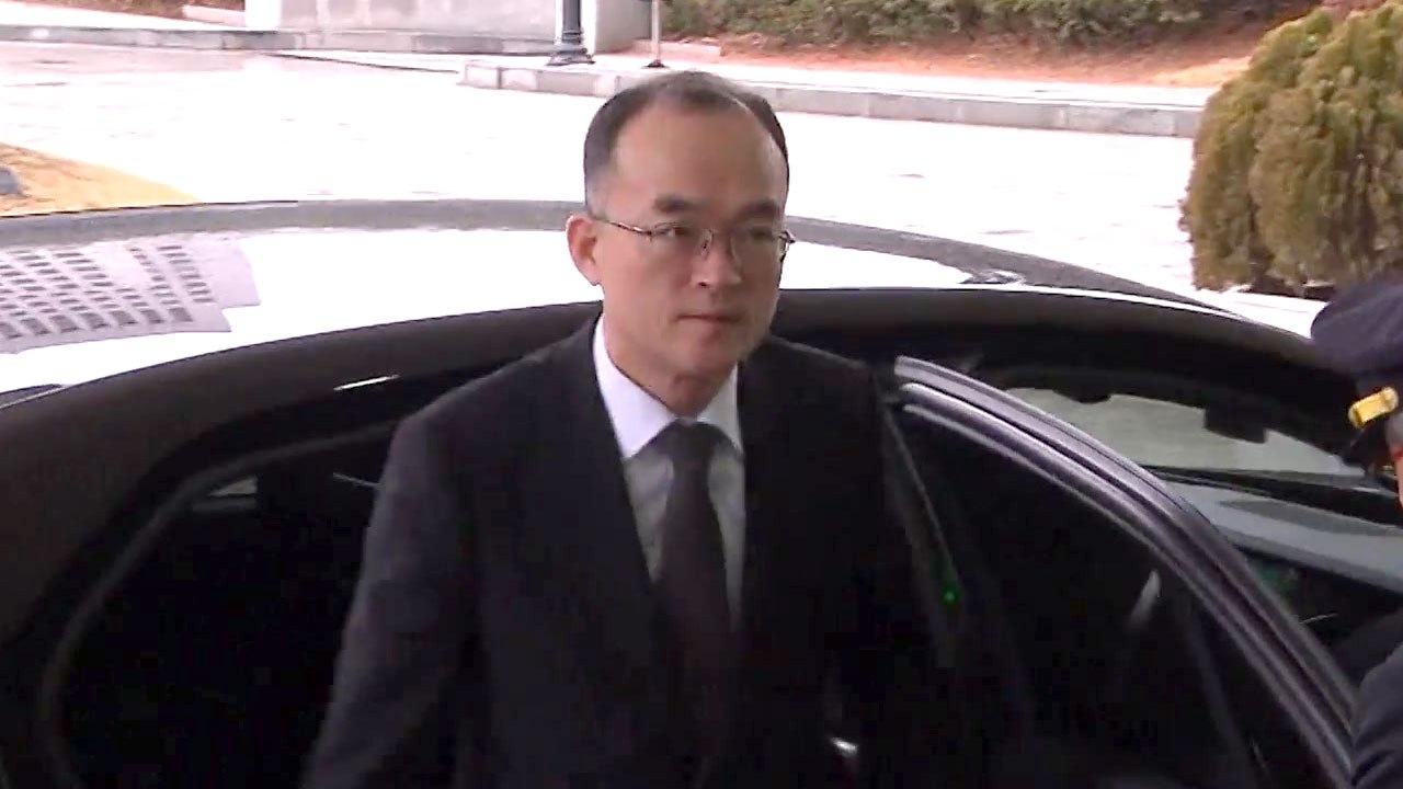 문무일 검찰총장 "아직 정해진 것 없다"...MB 소환 결정 신중 반응 / YTN