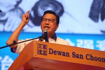 Liow tells Nazri: Mind your language
