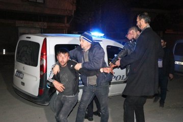 5 Kişiyi Yaralayan Şüpheliler Gazetecilere Saldırdı: Benim Anam Bacım Bakıyor Televizyona