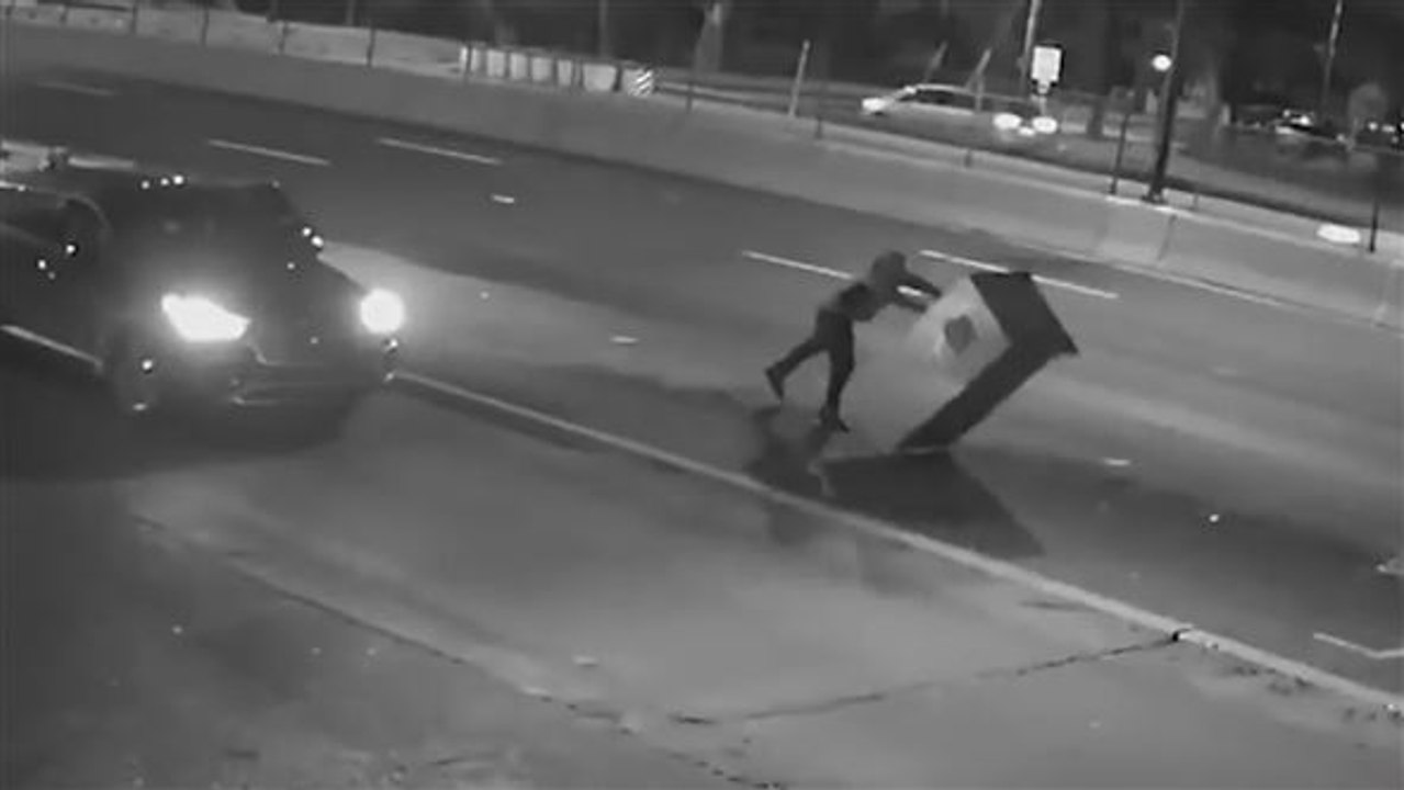 Zu oft geblitzt? mann zerstört radarkontrolle