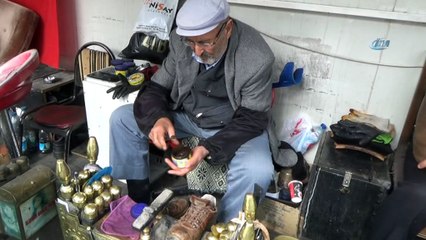 67 senedir ayakkabı boyuyor