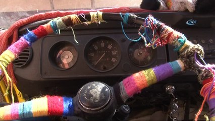 Kız isimleri verdiği araçlarına gözü gibi bakıyor