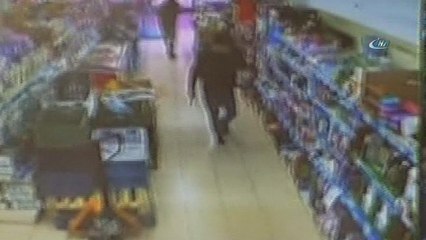 Ataşehir’de 17 bin liralık silahlı market soygunu kamerada