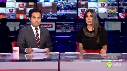 فيديو يظهر شخصين يجبران جملاً على ابتلاع أفعى