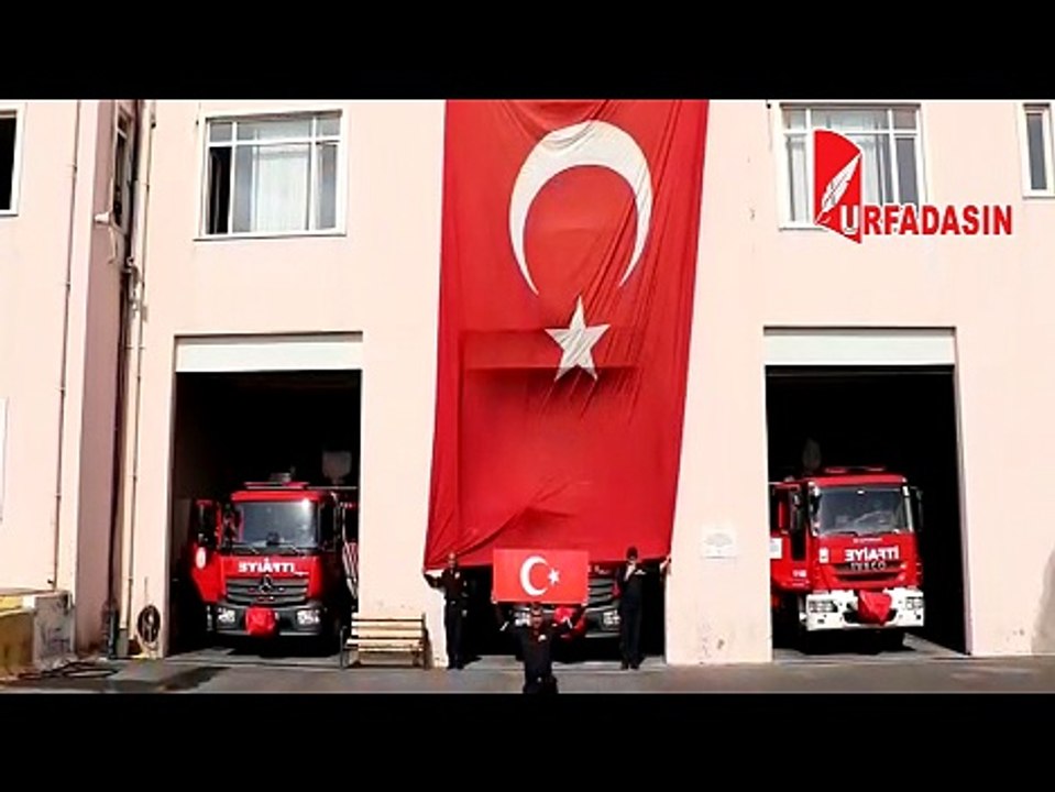 Urfa İtfaiyesinden Mehmetçiğe Bayraklı Sirenli Destek