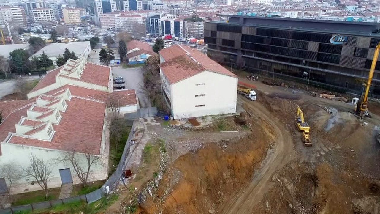 Toprak kayması yaşanan Şişli Endüstri Meslek Lisesi havadan görüntülendi