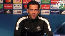 Dani Alves blague sur l'arbitrage de PSG-Real