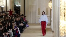 Nina Ricci apuesta por la feminidad en París