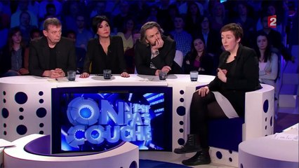 Béatrice Dalle s’en prend violemment à une militante féministe