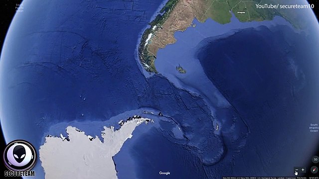 Google Earth filmon një anije kozmike aliene e rrëzuar në ishull