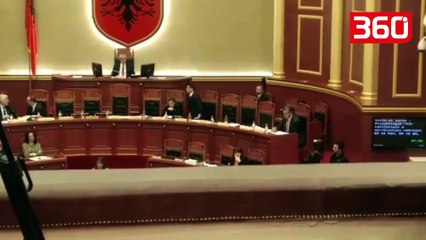 VIDEO/ Çfarë ndodh brenda dy minutash në seancë…