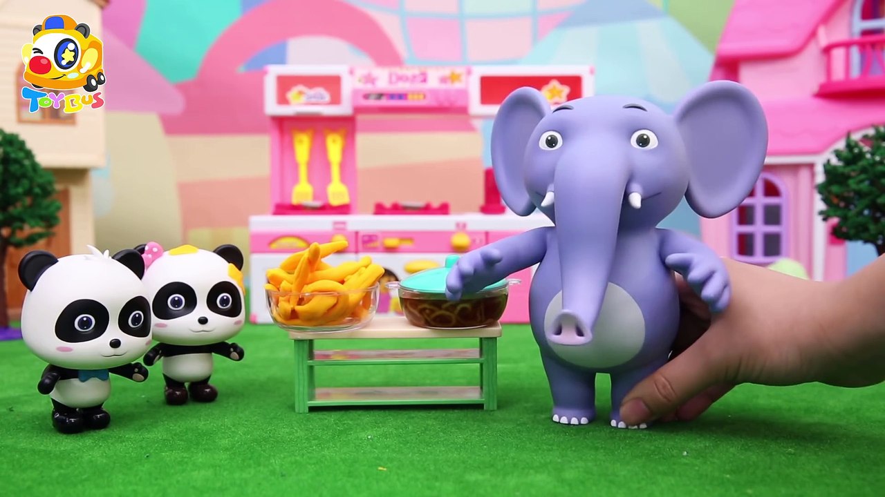 Panda Kiki and Miumiu's Noodle Cooking Competition - Play Dough for Kids - Kids Toys - ToyBus