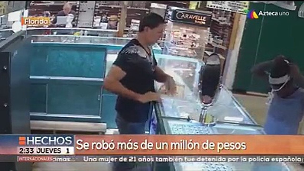 Ladrón roba cadena de Oro de 60000 mil dólares y sale corriendo