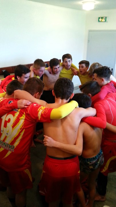 LES U15 B FETENT LEUR VICTOIRE CONTRE MORLAAS