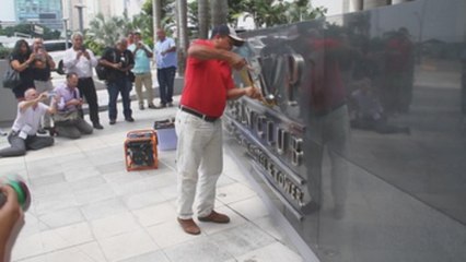 Retiran nombre del presidente Donald Trump de un lujoso hotel en Panamá