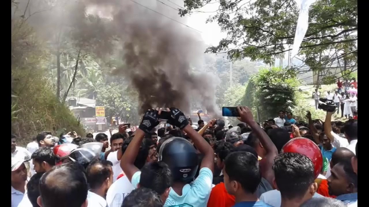 තෙල්දෙණිය නගරයම ගිනියම් කළ සිදුවීම