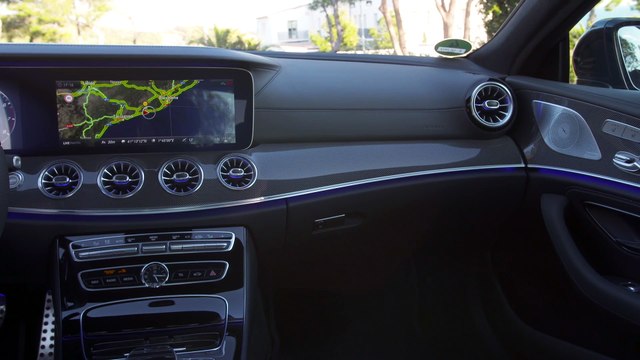 Mercedes-Benz CLS 450 4MATIC in Red metallic Interior Design