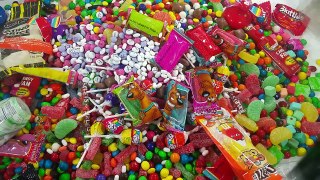 A Löoot lot lot of Candy Lollipops Surprise Eggs