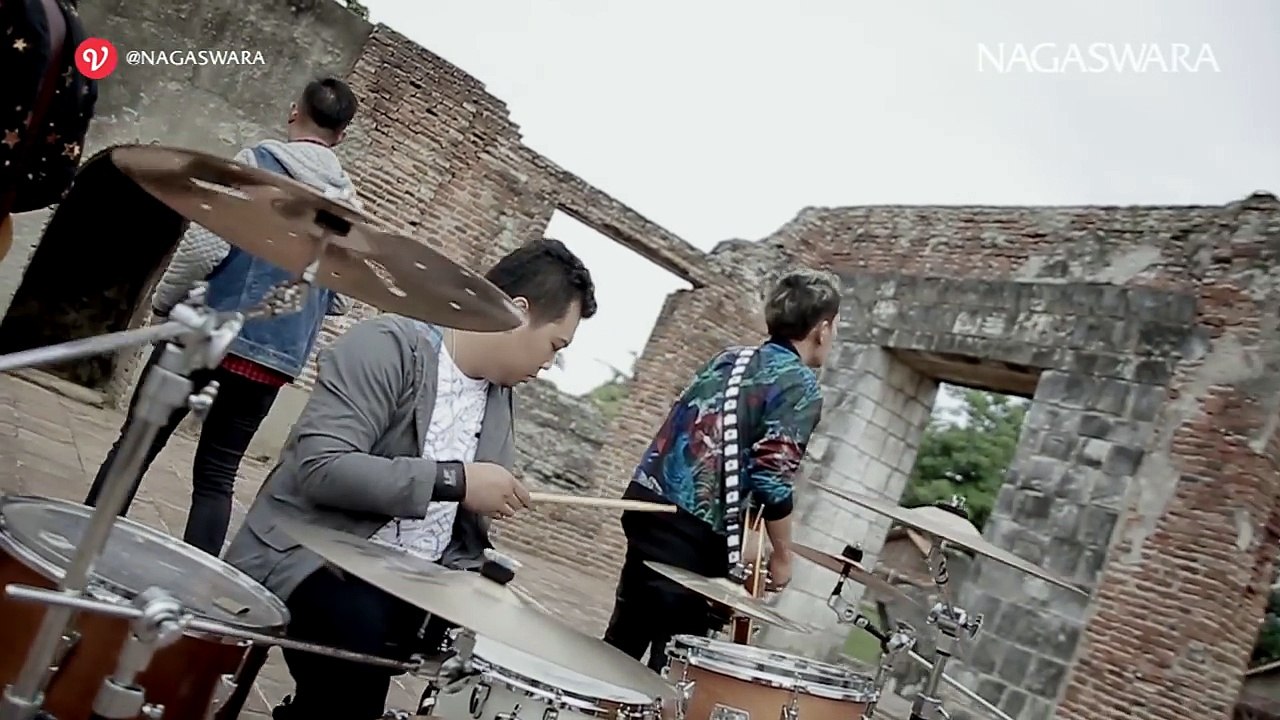 Merpati - Sekilas Bayangmu Hadir (Official Music Video NAGASWARA) #music