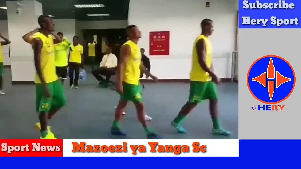wachezaji wa yanga sc wakiingia uwanjani kufanya mazoeizi ya mwisho kabla ya kuwavaa wabotswana