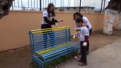 Gönüllü gençlerden roman çocukların eğitim aldığı okula destek dokunuşu