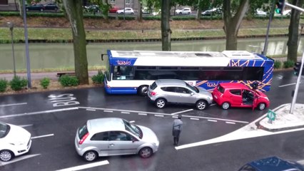 Deux Toulousains prennent une voie de bus à contresens et n'arrivent pas à se débloquer