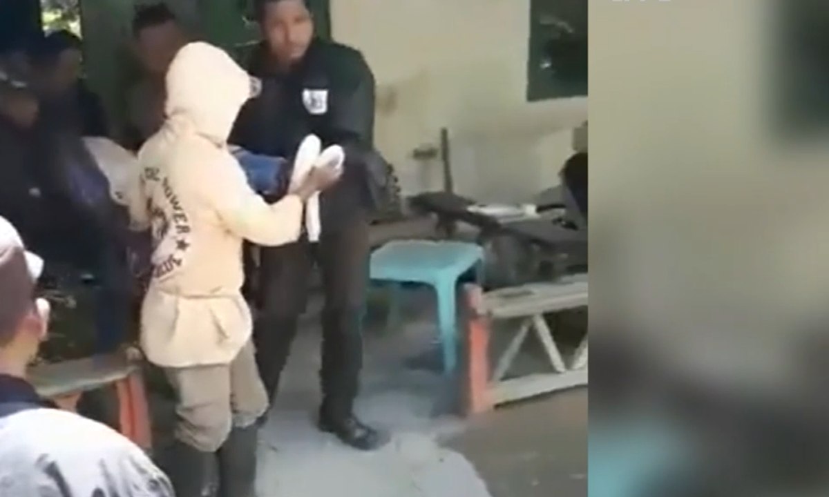 Bripka Rizal Antar Jenazah dengan Dibonceng