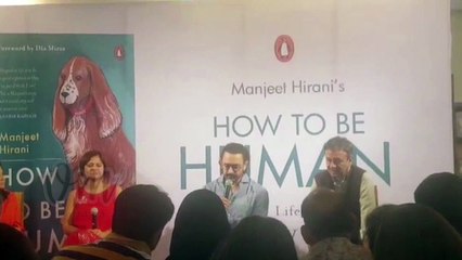 Elli Avram sees off Ace cricketer Hardik Pandya at the airport 