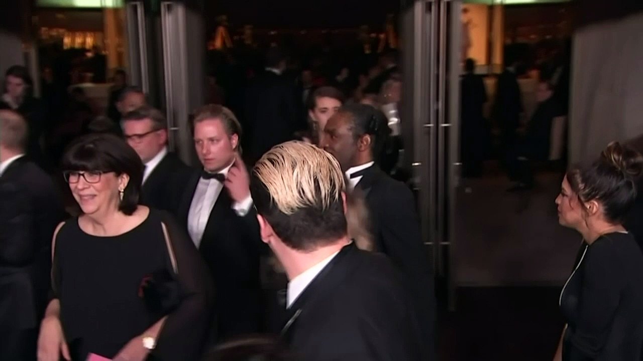 Best Actress trophy stolen at the Oscars!