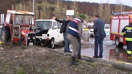 Konya’da traktörle minibüs çarpıştı: 4 yaralı