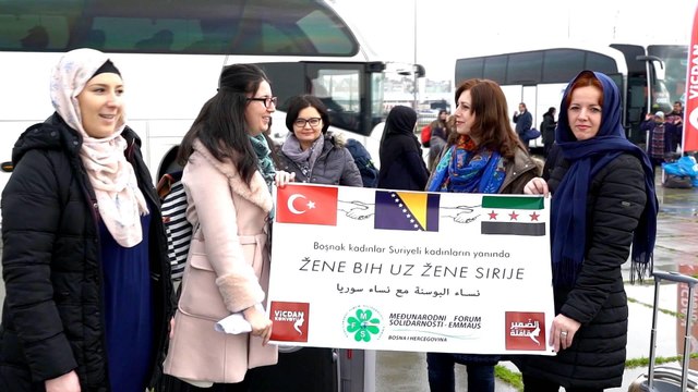 Hundreds protest at Turkish border against Syrian womens' plight
