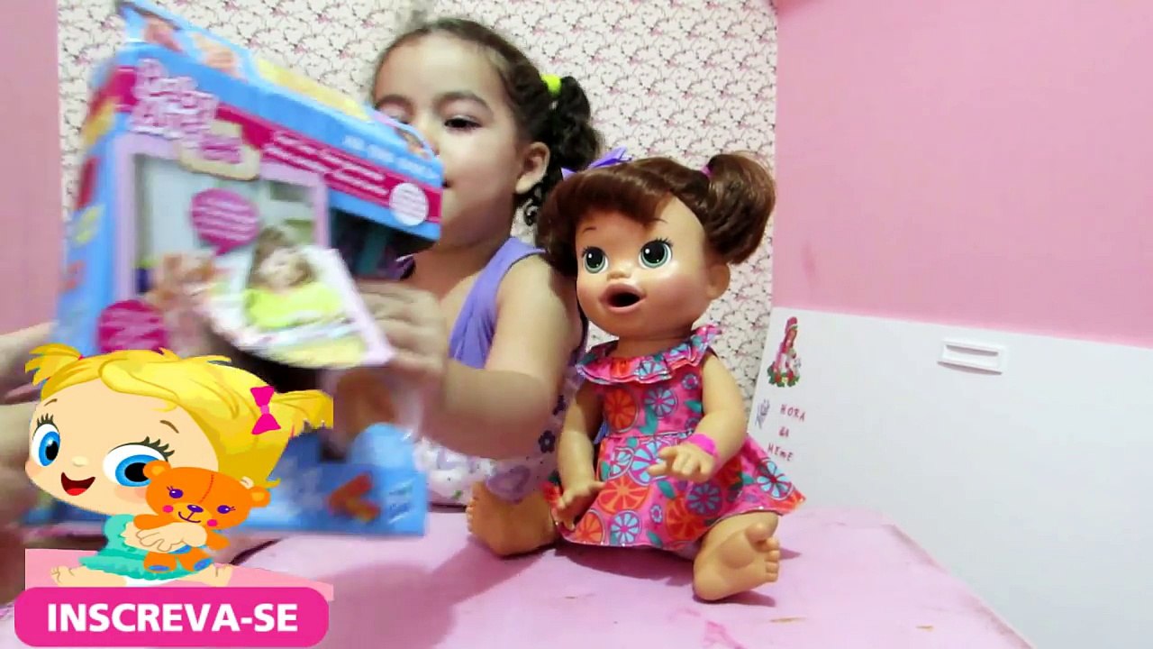 Brincando com as baby alive na hora do almoço da minha Boneca
