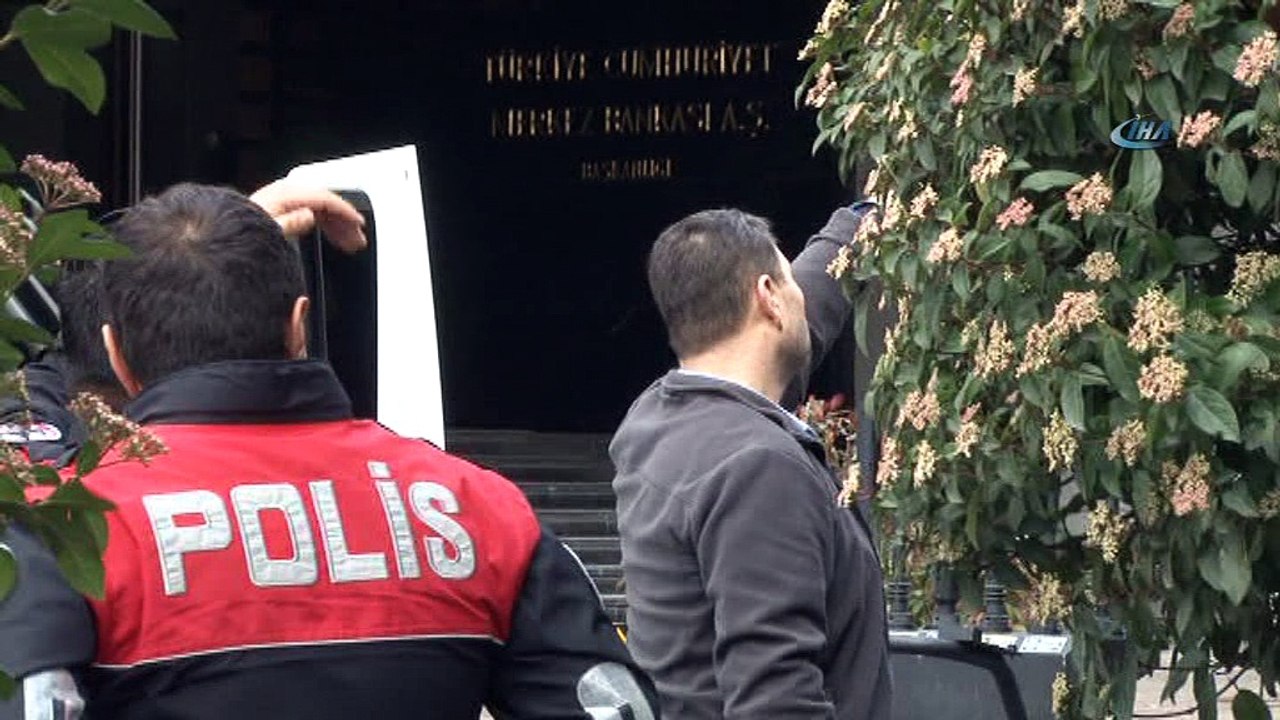 Merkez Bankası önünde şüpheli çanta paniği