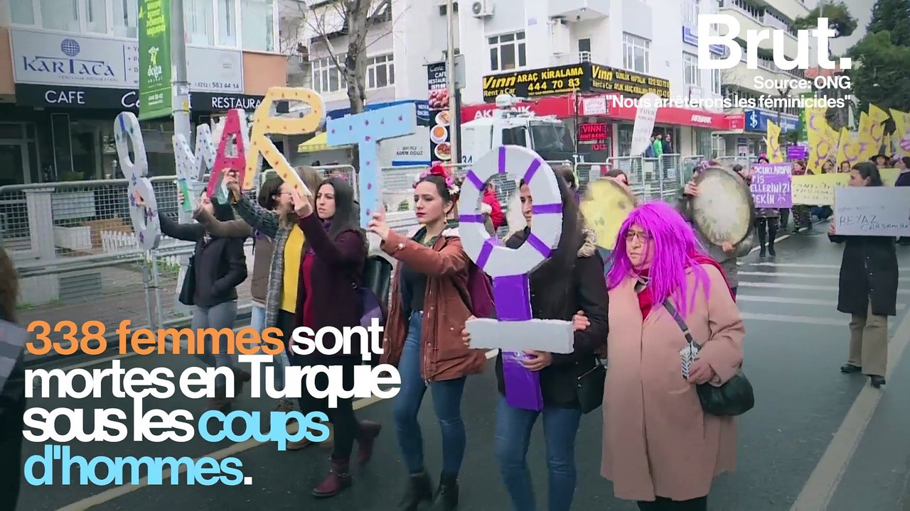 Turquie : des femmes manifestent contre l'état d'urgence et le sexisme