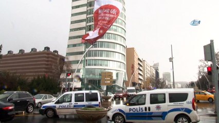 ABD Büyükelçiliği karşısında bulunan ASO'dan dikkat çeken pankart