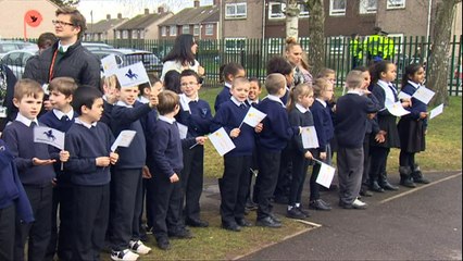 Kate shows off baby bump on visit to Oxford school