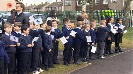 Kate shows off baby bump on visit to Oxford school