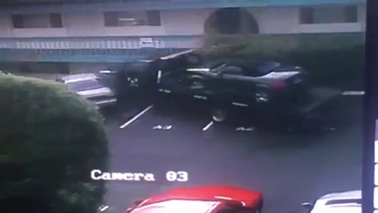 Ce camion fini sa route dans une maison et détruit tout sur son passage