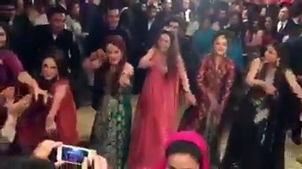 girls dancing at PPP song