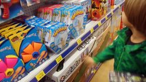 ToysRus Shopping before Christmas and Glowing in the Dark Play-Doh