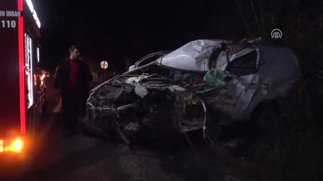 Tır ile Minibüs Çarpıştı: 1 Ölü, 1 Yaralı