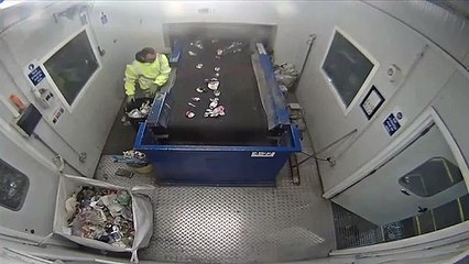 Recolector de basura se salva de milagro explotó una bengala