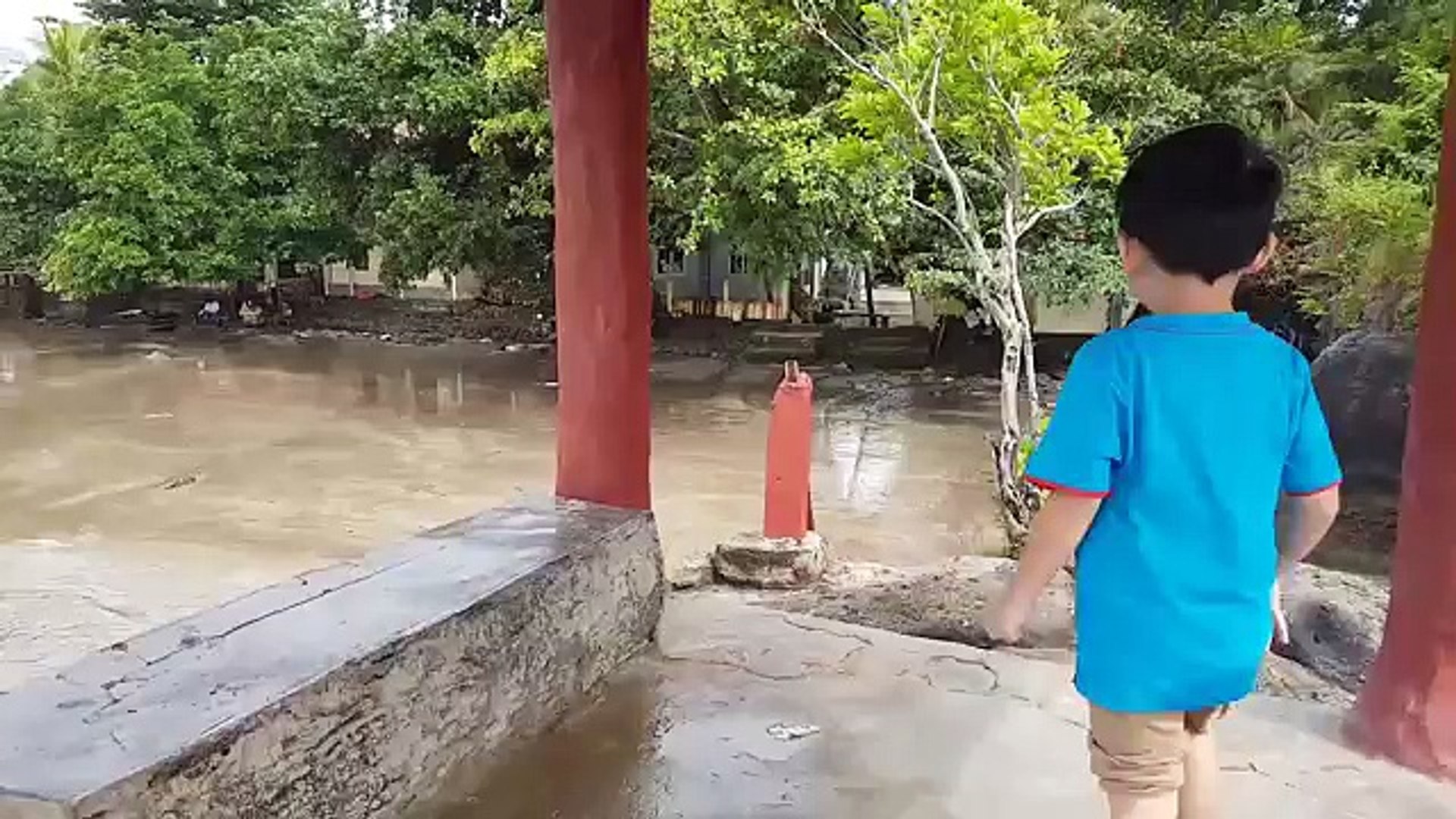 Main Pasir Di Pantai Carita Anyer Karang Bolong