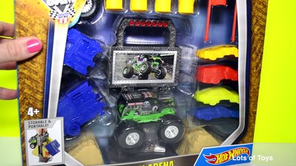 Monster Jam Crash & Carry Arena! Hot Wheels Monster Truck Grave Digger Splits Van and Flattens Cars