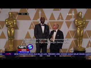 Kobe Bryant Raih Piala Oscar 2018 - NET 5