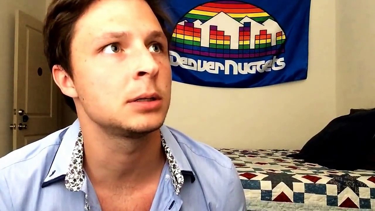 Imitation of an Italian speaking English! (Imitazione di un italiano che parla inglese)